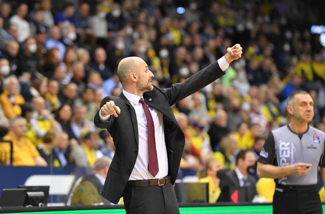GER, Basketball,easy Credit BBL, EWE Baskets Oldenburg vs FC Bayern Munich Basketball 02 04 2022, EWE Arena, Oldenburg, GER, easy Credit BBL, EWE Baskets Oldenburg vs FC Bayern Munich Basketball , pictured alongside Djordje ADZIC FC Bayern Munich Basketball Assistant Coach nordphotoxRojahn nph00310