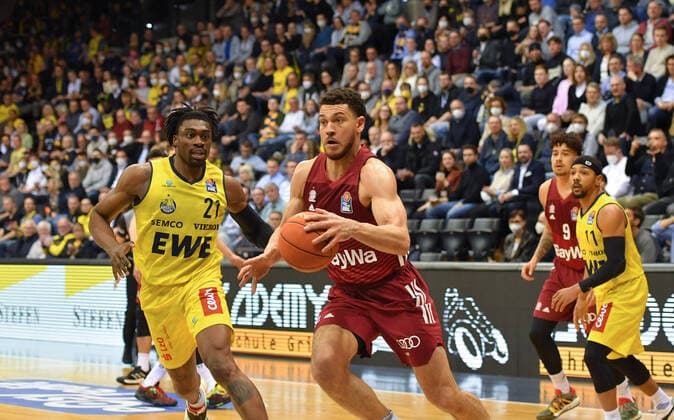 GER, Basketball,easy Credit BBL, EWE Baskets Oldenburg vs FC Bayern Munich Basketball 02 04 2022, EWE Arena, Oldenburg, GER, easy Credit BBL, EWE Baskets Oldenburg vs FC Bayern Munich Basketball , pictured Gavin SCHILLING FC Bayern Munich Basketball 34 Tai ODIASE EWE Baskets Oldenburg 21 nordphotoxRojahn nph00310