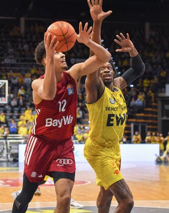 GER, Basketball,easy Credit BBL, EWE Baskets Oldenburg vs FC Bayern Munich Basketball 02 04 2022, EWE Arena, Oldenburg, GER, easy Credit BBL, EWE Baskets Oldenburg vs FC Bayern Munich Basketball , pictured Jason GEORGE FC Bayern Munich Basketball 12 Tai ODIASE EWE Baskets Oldenburg 21 nordphotoxRojahn nph00310