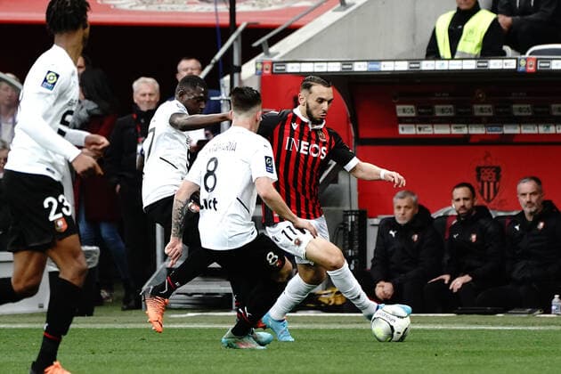 Amine Gouiri (OGC Nice) - Baptiste Santamaria (Stade Rennais) FOOTBALL : OGC Nice vs Rennes - Ligue 1 Uber Eats - Nice - 02 04 2022 NorbertScanella Panoramic 