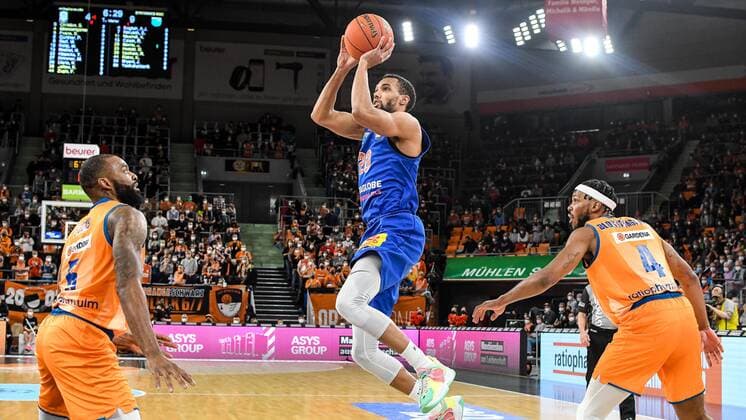 GER, BBL, ratiopharm Ulm vs Syntainics MBC 02 04 2022, ratiopharm arena, New Ulm, GER, BBL, ratiopharm Ulm vs Syntainics MBC, in picture Sean Evans Ulm, 5 , Jamel Morris Syntainics, 20 , Jaron Blossomgame Ulm, 4 nordphotoxGmbHx xHafner nph00200