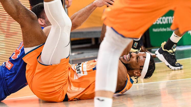 GER, BBL, ratiopharm Ulm vs Syntainics MBC 02 04 2022, ratiopharm arena, New Ulm, GER, BBL, ratiopharm Ulm vs Syntainics MBC, in picture fight for the ball, Nikola Rebic Syntainics, 44 , Jaron Blossomgame Ulm, 4 nordphotoxGmbHx xHafner nph00200