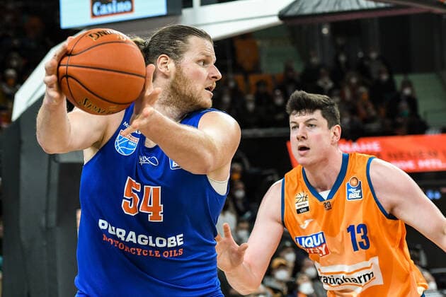 GER, BBL, ratiopharm Ulm vs Syntainics MBC 02 04 2022, ratiopharm arena, New Ulm, GER, BBL, ratiopharm Ulm vs Syntainics MBC, in picture John Bryant Syntainics, 54 , Nicolas Bretzel Ulm, 13 nordphotoxGmbHx xHafner nph00200