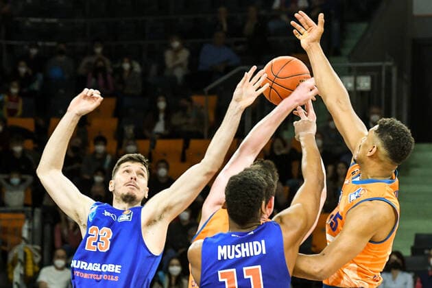 GER, BBL, ratiopharm Ulm vs Syntainics MBC 02 04 2022, ratiopharm arena, New Ulm, GER, BBL, ratiopharm Ulm vs Syntainics MBC, in picture fight for the rebound, Goran Huskic Syntainics, 23 , Kostja Mushidi Syntainics, 11 , Karim Jallow Ulm, 35 nordphotoxGmbHx xHafner nph00200