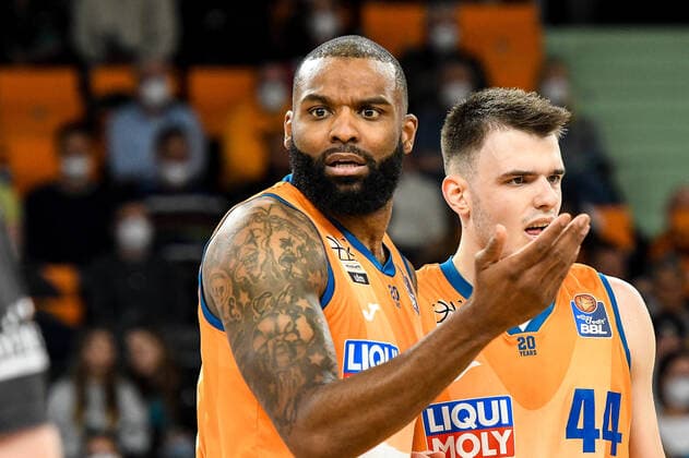 GER, BBL, ratiopharm Ulm vs Syntainics MBC 02 04 2022, ratiopharm arena, New Ulm, GER, BBL, ratiopharm Ulm vs Syntainics MBC, in picture Sean Evans Ulm, 5 , Fedor Zugic Ulm, 44 , after a referee decision. nordphotoxGmbHx xHafner nph00200