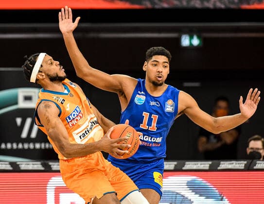 GER, BBL, ratiopharm Ulm vs Syntainics MBC 02 04 2022, ratiopharm arena, New Ulm, GER, BBL, ratiopharm Ulm vs Syntainics MBC, in picture Jaron Blossomgame Ulm, 4 , Kostja Mushidi Syntainics, 11 nordphotoxGmbHx xHafner nph00200