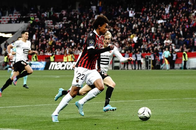 Calvin Stengs (OGC Nice) - Birger Meling (Stade Rennais) FOOTBALL : OGC Nice vs Rennes - Ligue 1 Uber Eats - Nice - 02 04 2022 NorbertScanella Panoramic 