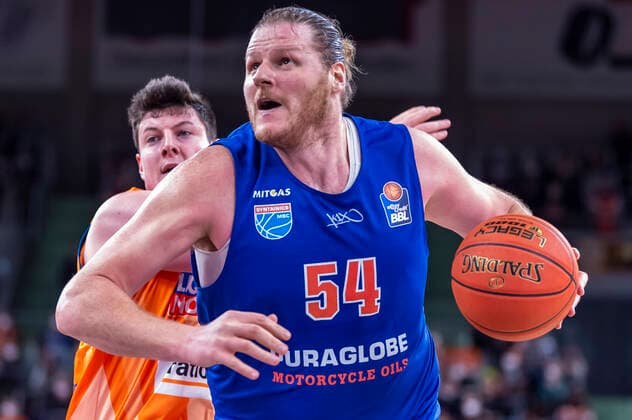 John Bryant 54, Syntainics MBC outshoots Nicolas Bretzel 13, Ratiopharm Ulm GER, Basketball, easyCredit Basketball Bundesliga, Matchday 28, Ratiopharm Ulm vs Syntainics MBC, 02 04 2022, GER, Basketball, easyCredit Basketball Bundesliga, Matchday 28, Ratiopharm Ulm vs Syntainics MBC, 02 04 2022 New Ulm. Copyright: xEibner-Pressefotox EP_FWF