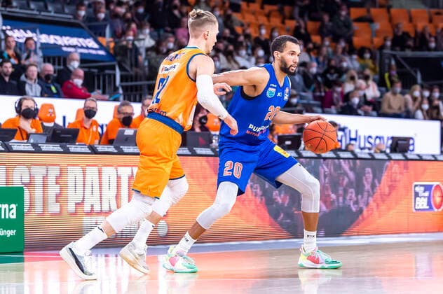 Jamel Morris 20, Syntainics MBC with Thomas Klepeisz 22, Ratiopharm Ulm GER, Basketball, easyCredit Basketball Bundesliga, Matchday 28, Ratiopharm Ulm vs Syntainics MBC, 02 04 2022, GER, Basketball, easyCredit Basketball Bundesliga, Matchday 28, Ratiopharm Ulm vs Syntainics MBC, 02 04 2022 New Ulm. Copyright: xEibner-Pressefotox EP_FWF