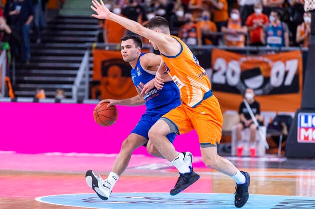 Nikola Rebic 44, Syntainics MBC with Fedor Zugic 44, Ratiopharm Ulm GER, basketball, easyCredit Basketball Bundesliga, Matchday 28, Ratiopharm Ulm vs Syntainics MBC, 02 04 2022, GER, basketball, easyCredit Basketball Bundesliga, Matchday 28, Ratiopharm Ulm vs Syntainics MBC, 02 04 2022 New Ulm Copyright: xEibner-Pressefotox EP_FWF