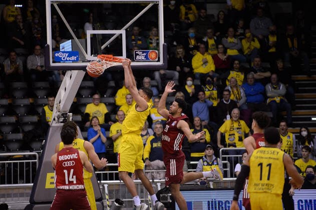 TJ Holyfield 22 EWE Baskets Oldenburg vs Marvin Ogunsipe 26 FC Bayern Munich during the game EWE Baskets Oldenburg vs FC Bayern Munich Basketball, BBL, 2021 2022 season, 28 match day, 02 04 2022 Copyright xErikxHillmer EIBNERx EP EHR EWE Baskets Oldenburg vs FC Bayern Munich Basketball, BBL, 2021 2022 season, 28 match day, 02 04 2022 Oldenburg. Copyright: xErikxHillmer EIBNERx EP_EHR
