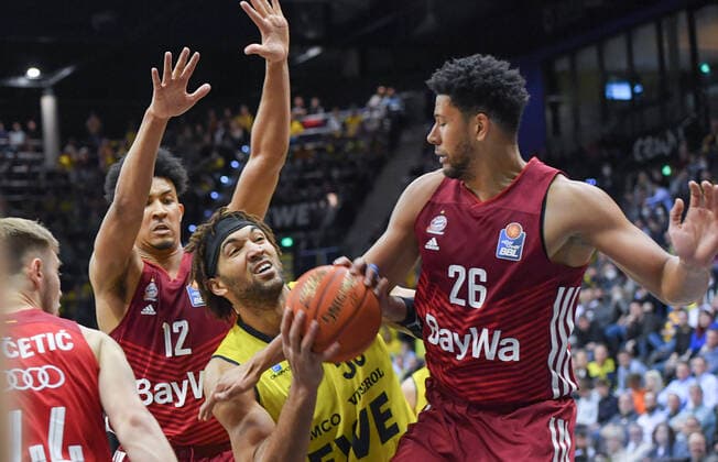 GER, Basketball,easy Credit BBL, EWE Baskets Oldenburg vs FC Bayern Munich Basketball 02 04 2022, EWE Arena, Oldenburg, GER, easy Credit BBL, EWE Baskets Oldenburg vs FC Bayern Munich Basketball , in picture Reggie LYNCH EWE Baskets Oldenburg 50 Marvin OGUNSIPE FC Bayern Munich Basketball 26 Jason GEORGE FC Bayern Munich Basketball 12 Aleksa VUCETI FC Bayern Munich Basketball 44 nordphotoxRojahn nph00310