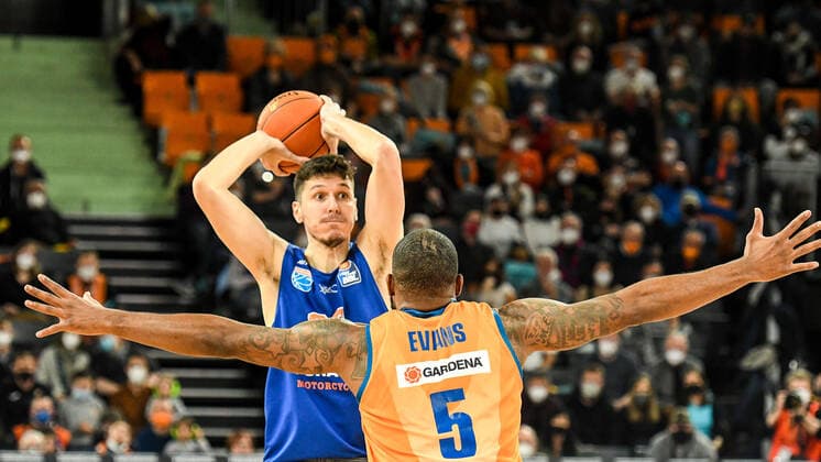 GER, BBL, ratiopharm Ulm vs Syntainics MBC 02 04 2022, ratiopharm arena, New Ulm, GER, BBL, ratiopharm Ulm vs Syntainics MBC, in picture Goran Huskic Syntainics, 23 , Sean Evans Ulm, 5 nordphotoxGmbHx xHafner nph00200