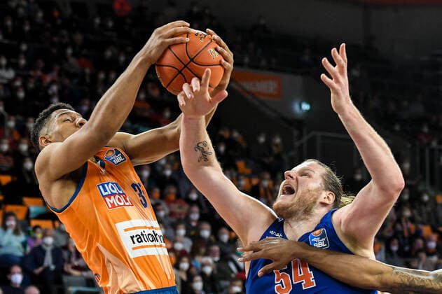 GER, BBL, ratiopharm Ulm vs Syntainics MBC 02 04 2022, ratiopharm arena, New Ulm, GER, BBL, ratiopharm Ulm vs Syntainics MBC, in picture Karim Jallow Ulm, 35 , John Bryant Syntainics, 54 nordphotoxGmbHx xHafner nph00200