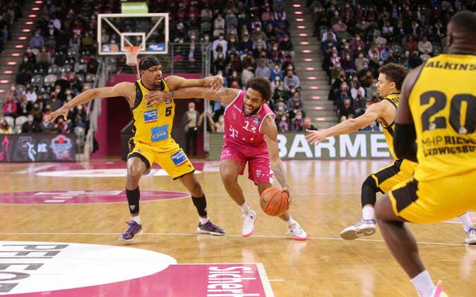 Javontae Hawkins Telekom Baskets Bonn vs Justin Simon MHP RIESEN Ludwigsburg easyCredit BBL 1 Bundesliga , 2021 2022 season , main round 28 matchday