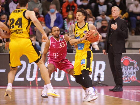 Parker Jackson Cartwright Telekom Baskets Bonn vs Jonah Radebaugh MHP RIESEN Ludwigsburg easyCredit BBL 1 Bundesliga , 2021 2022 season , Hauptrunde 28 Spieltag