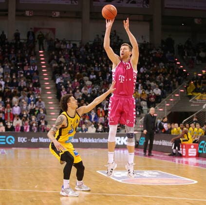 Saulius Kulvietis Telekom Baskets Bonn vs Jonah Radebaugh MHP RIESEN Ludwigsburg easyCredit BBL 1 Bundesliga , 2021 2022 season , main round 28 matchday