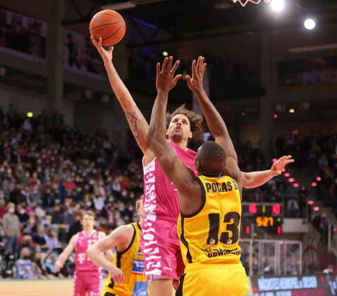 Michael Kessens Telekom Baskets Bonn vs Yorman Polas Bartolo MHP RIESEN Ludwigsburg easyCredit BBL 1 Bundesliga , 2021 2022 season , main round 28 matchday