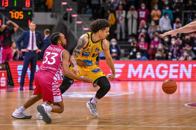 easyCredit BBL, Telekom Baskets Bonn vs MHP RIESEN Ludwigsburg, 02 04 2022 Jonah Radebaugh MHP RIESEN Ludwigsburg, 12 , Parker Jackson Cartwright Telekom Baskets Bonn, 33 , easyCredit BBL, Telekom Baskets Bonn vs MHP RIESEN Ludwigsburg on 02 04 2022 at Telekom Dome, Bonn Nordrhein Westfalen Copyright: xBEAUTIFULxSPORTS Mueller-Laschetx