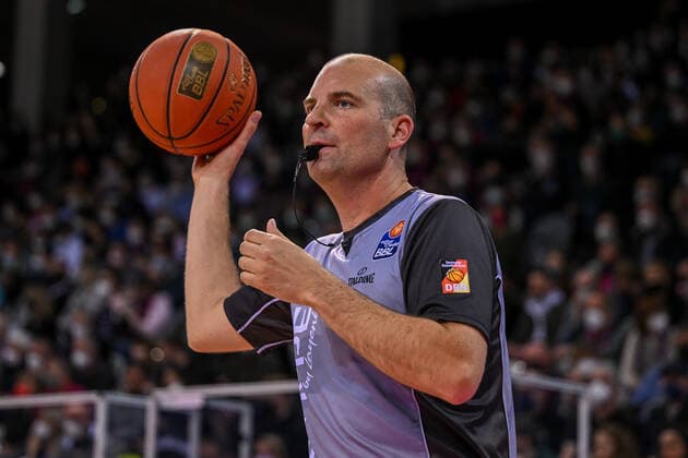 easyCredit BBL, Telekom Baskets Bonn vs MHP RIESEN Ludwigsburg, 02 04 2022 referee, easyCredit BBL, Telekom Baskets Bonn vs MHP RIESEN Ludwigsburg on 02 04 2022 at Telekom Dome, Bonn North Rhine-Westphalia Copyright: xBEAUTIFULxSPORTS Mueller-Laschetx