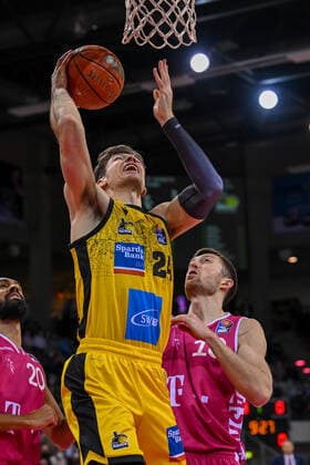 easyCredit BBL, Telekom Baskets Bonn vs MHP RIESEN Ludwigsburg, 02 04 2022 Ethan Happ MHP RIESEN Ludwigsburg, 24 , Saulius Kulvietis Telekom Baskets Bonn, 10 , easyCredit BBL, Telekom Baskets Bonn vs MHP RIESEN Ludwigsburg on 02 04 2022 at Telekom Dome, Bonn Nordrhein Westfalen Copyright: xBEAUTIFULxSPORTS Mueller-Laschetx