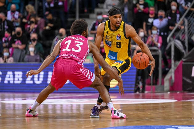 easyCredit BBL, Telekom Baskets Bonn vs MHP RIESEN Ludwigsburg, 02 04 2022 Justin Simon MHP RIESEN Ludwigsburg, 5 , Javontae Hawkins Telekom Baskets Bonn, 13 , easyCredit BBL, Telekom Baskets Bonn vs MHP RIESEN Ludwigsburg on 02 04 2022 at Telekom Dome, Bonn Nordrhein Westfalen Copyright: xBEAUTIFULxSPORTS Mueller-Laschetx