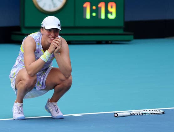 MIAMI GARDENS, FLORIDA - APRIL 02: Iga Swiantek of Poland defeats Naomi Osaka of Japan during the women s final of the Miami Open at Hard Rock Stadium on April 02, 2022 in Miami Gardens, Florida. Credit: Miami Gardens United States Of America - ZUMA 0154367988st Copyright: xhoo-me.com MediaPunchx