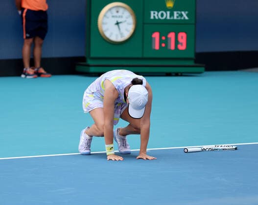 MIAMI GARDENS, FLORIDA - APRIL 02: Iga Swiantek of Poland defeats Naomi Osaka of Japan during the women s final of the Miami Open at Hard Rock Stadium on April 02, 2022 in Miami Gardens, Florida. Credit: Miami Gardens United States Of America - ZUMA 0154368124st Copyright: xhoo-me.com MediaPunchx