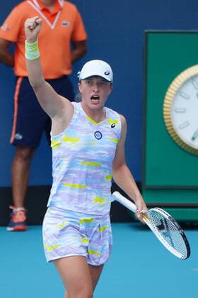 April, 2 - Miami Gardens: Iga Swaitek(POL) celebrates breaking Naomi Osaka’s(JPN) serve during the Finals of the 2022 Miami open. . Credit: MediaPunch Miami Gardens United States - ZUMA 0154368515st Copyright: xAndrewxPatronx