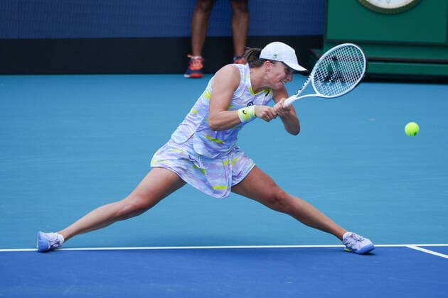 April, 2 - Miami Gardens: Iga Swaitek(POL) in action here plays Naomi Osaka(JPN) at the Finals of the 2022 Miami open. . Credit: MediaPunch Miami Gardens United States - ZUMA 0154368584st Copyright: xAndrewxPatronx