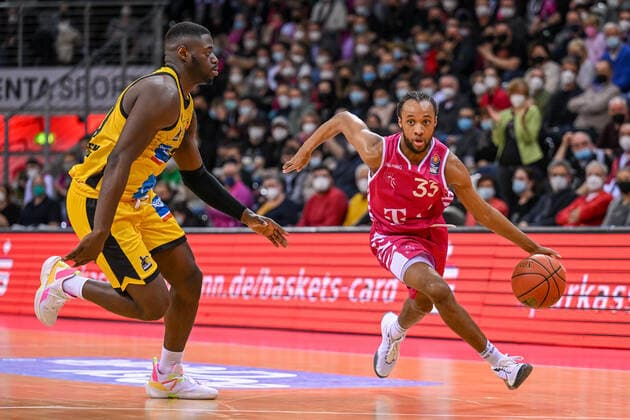 easyCredit BBL, Telekom Baskets Bonn vs MHP RIESEN Ludwigsburg, 02 04 2022 Parker Jackson Cartwright Telekom Baskets Bonn, 33 , Rawle Alkins MHP RIESEN Ludwigsburg, 20 , easyCredit BBL, Telekom Baskets Bonn vs MHP RIESEN Ludwigsburg on 02 04 2022 at Telekom Dome, Bonn Nordrhein Westfalen Copyright: xBEAUTIFULxSPORTS Mueller-Laschetx