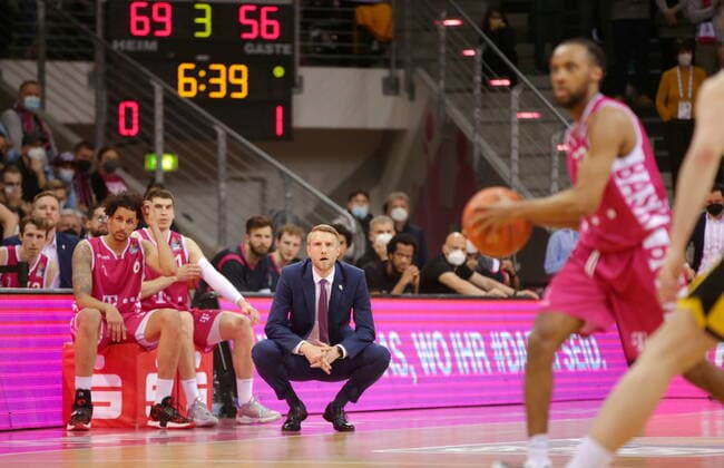 Coaches Tuomas Iisalo, Michael Kessens, Oleksandr Lypovyy Telekom Baskets Bonn vs MHP RIESEN Ludwigsburg easyCredit BBL 1 Bundesliga , 2021 2022 season , main round 28 matchday