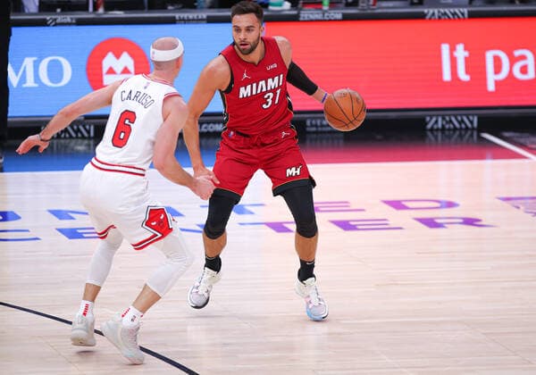 CHICAGO, IL - APRIL 02: Miami Heat guard Max Strus (31) in action during a NBA, Basketball Herren, USA game between the Miami Heat and the Chicago Bulls on April 2, 2022 at the United Center in Chicago, IL. (Photo by Melissa Tamez Icon Sportswire) NBA: APR 02 Heat at Bulls Icon22040213