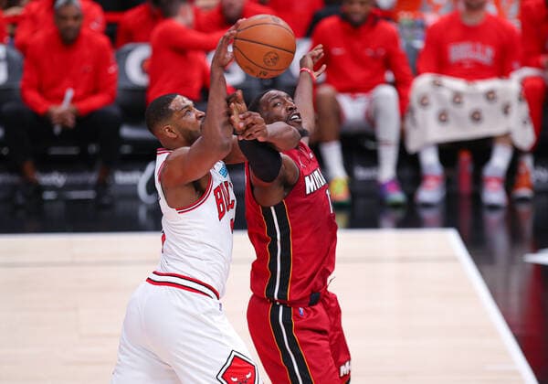 CHICAGO, IL - APRIL 02: Miami Heat center Bam Adebayo (13) and Chicago Bulls center Tristan Thompson (3) battle for the loose ball during a NBA, Basketball Herren, USA game between the Miami Heat and the Chicago Bulls on April 2, 2022 at the United Center in Chicago, IL. (Photo by Melissa Tamez Icon Sportswire) NBA: APR 02 Heat at Bulls Icon22040224
