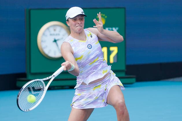 MIAMI GARDENS, FL - APRIL 2: Iga Swiatek hits a shot during the Women™s Final of the Miami Open on April 2, 2022 at Hard Rock Stadium in Miami Gardens, FL. (Photo by Aaron Gilbert Icon Sportswire) TENNIS: APR 02 Miami Open Icon220402938