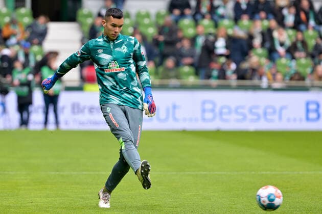 GER, 2. FBL, SV Werder Bremen vs SV Sandhausen 03.04.2022, wohninvest Weserstadion, Bremen, GER, 2. FBL, SV Werder Bremen vs SV Sandhausen im Bild picture shows Feature Impressionen Ersatztorwart Mio Backhaus (SV Werder Bremen 37) *** GER, 2 FBL, SV Werder Bremen vs SV Sandhausen 03 04 2022, wohninvest Weserstadion, Bremen, GER, 2 FBL, SV Werder Bremen vs SV Sandhausen in picture picture shows feature impressions substitute goalkeeper Mio Backhaus SV Werder Bremen 37 nordphotoxGmbHx xKokenge nph00001