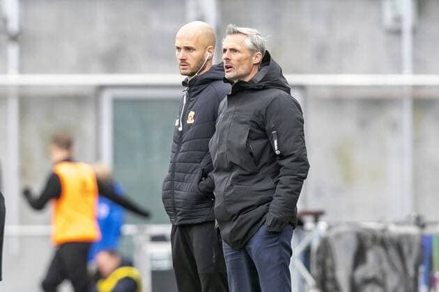 ZWOLLE, Mac3Park Stadium, 03-04-2022 , season 2021 2022 , Dutch Eredivisie. GA Eagles assistent coach Paul Simonis GA Eagles coach Kees van Wonderen during the match PEC Zwolle - Go Ahead Eagles PEC - Go Ahead Eagles  x15985836x Copyright: