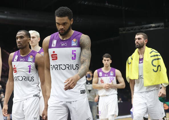 Jeremiah Martin BG Goettingen , Jeff Roberson BG Goettingen , Marios Giotis BG Goettingen are disappointed