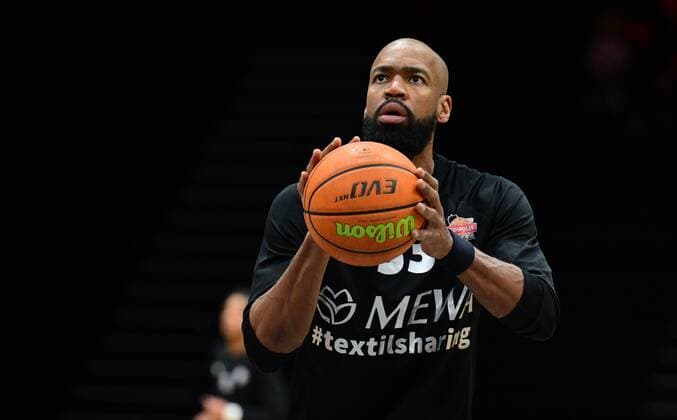 03 04 2022 Basketball season 2021 2022 2 Bundesliga Pro A 33 matchday Nuremberg Falcons Basketball Club NBC Medipolis SC Jena Brandon Omar Thomas 33, Medipolis SC Jena Warm up warm up