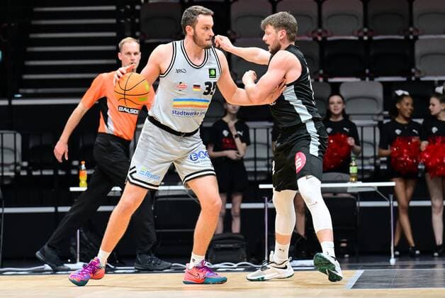 03 04 2022 Basketball Season 2021 2022 2 Bundesliga Pro A 33 Matchday Nürnberg Falcons Basketball Club NBC Medipolis SC Jena Staphan Haukohl 35, Medipolis SC Jena Sebastian Schröder Schroeder 14, Nürnberg Falcons BC NBC