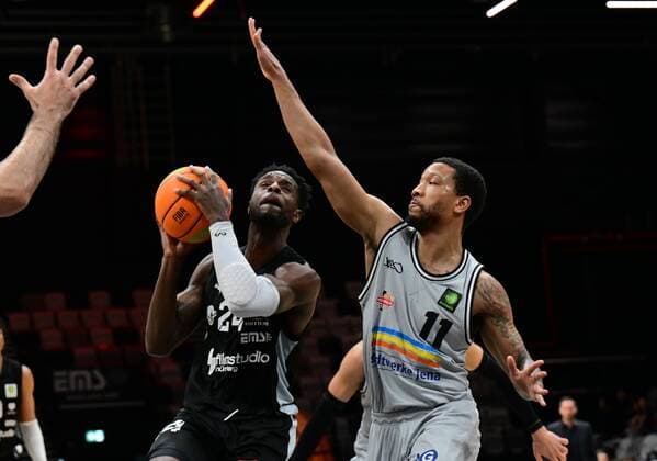 03 04 2022 Basketball Season 2021 2022 2 Bundesliga Pro A 33 Matchday Nürnberg Falcons Basketball Club NBC Medipolis SC Jena Roland L Amour Nyama 24, Nürnberg Falcons BC NBC Rayshawn Simmons 11, Medipolis SC Jena