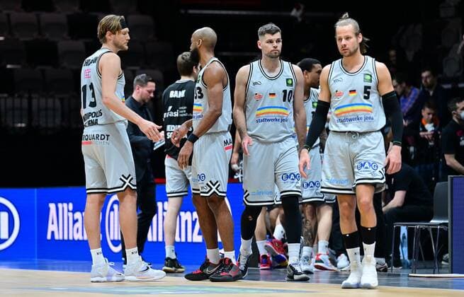 03 04 2022 Basketball Season 2021 2022 2 Bundesliga Pro A 33 Game Day Nuremberg Falcons Basketball Club NBC Medipolis SC Jena Clinton Daniel Chapman 13, Medipolis SC Jena Brandon Omar Thomas 33, Medipolis SC Jena Julius Wolf 10, Medipolis SC Jena Nico Brauner 5, Medipolis SC Jena disappointed disappointment