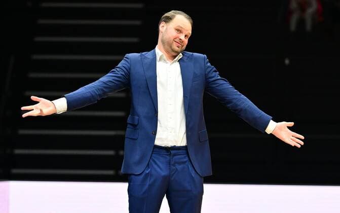 03 04 2022 basketball season 2021 2022 2 Bundesliga Pro A 33 matchday Nürnberg Falcons Basketball Club NBC Medipolis SC Jena Vytautas Buzas coach head coach Nürnberg Falcons BC NBC gestures gesture