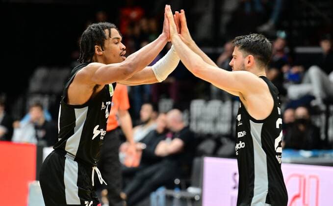 03 04 2022 Basketball Season 2021 2022 2 Bundesliga Pro A 33 Matchday Nuremberg Falcons Basketball Club NBC Medipolis SC Jena Evan Derek Taylor 10, Nuremberg Falcons BC NBC Tim Köpple Koepple 25, Nuremberg Falcons BC NBC high-fives