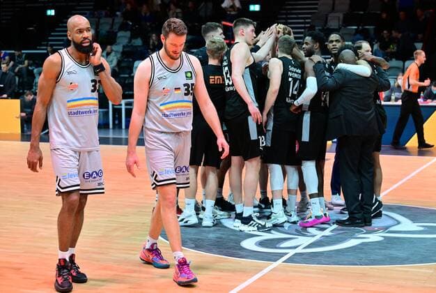 03 04 2022 Basketball Season 2021 2022 2 Bundesliga Pro A 33 Matchday Nuremberg Falcons Basketball Club NBC Medipolis SC Jena Brandon Omar Thomas 33, Medipolis SC Jena Stephan Haukohl 35, Medipolis SC Jena disappointed disappointment after end of game