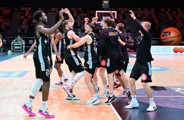 03 04 2022 basketball season 2021 2022 2 Bundesliga Pro A 33 matchday Nürnberg Falcons basketball club NBC Medipolis SC Jena team Nürnberg jubilation joy joy dance after end of game