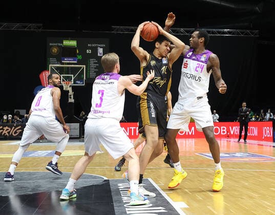 Harald Frey BG Goettingen , Sananda Fru Basketball Loewen Braunschweig , Nate Grimes BG Goettingen