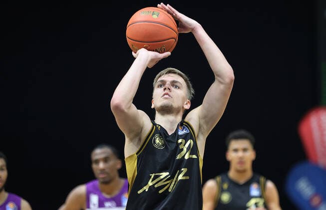 Arturs Zagars Basketball Loewen Braunschweig