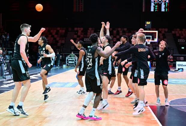 03 04 2022 basketball season 2021 2022 2 Bundesliga Pro A 33 matchday Nürnberg Falcons basketball club NBC Medipolis SC Jena team Nürnberg jubilation joy joy dance after end of game