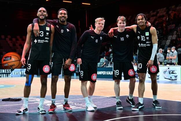 03 04 2022 Basketball Season 2021 2022 2 Bundesliga Pro A 33 Game Day Nuremberg Falcons Basketball Club NBC Medipolis SC Jena Antonio Lee AJ Davis Jr 3, Nuremberg Falcons BC NBC Josh Price 9, Nuremberg Falcons BC NBC Leo Trummeter 8, Nuremberg Falcons BC NBC Moritz Eckert 19, Nuremberg Falcons BC NBC Evan Derek Taylor 10, Nuremberg Falcons BC NBC after the end of the game.